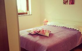 Room Kris With Private Entrance & Private Bathroom