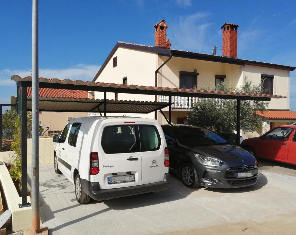 Room Kris With Private Entrance & Private Bathroom Vilanija Esterno foto