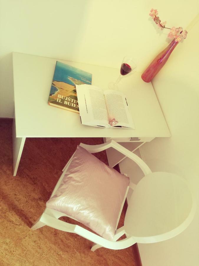 Room Kris With Private Entrance & Private Bathroom Vilanija Esterno foto