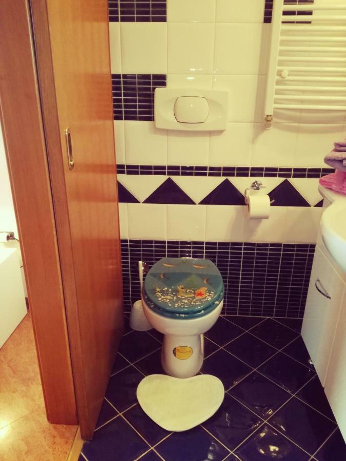 Room Kris With Private Entrance & Private Bathroom Vilanija Esterno foto