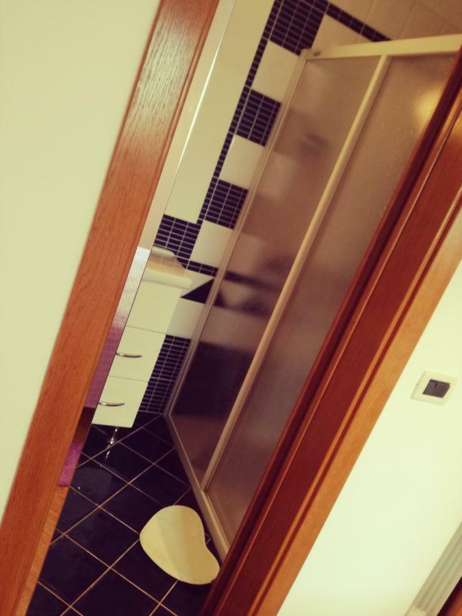 Room Kris With Private Entrance & Private Bathroom Vilanija Esterno foto