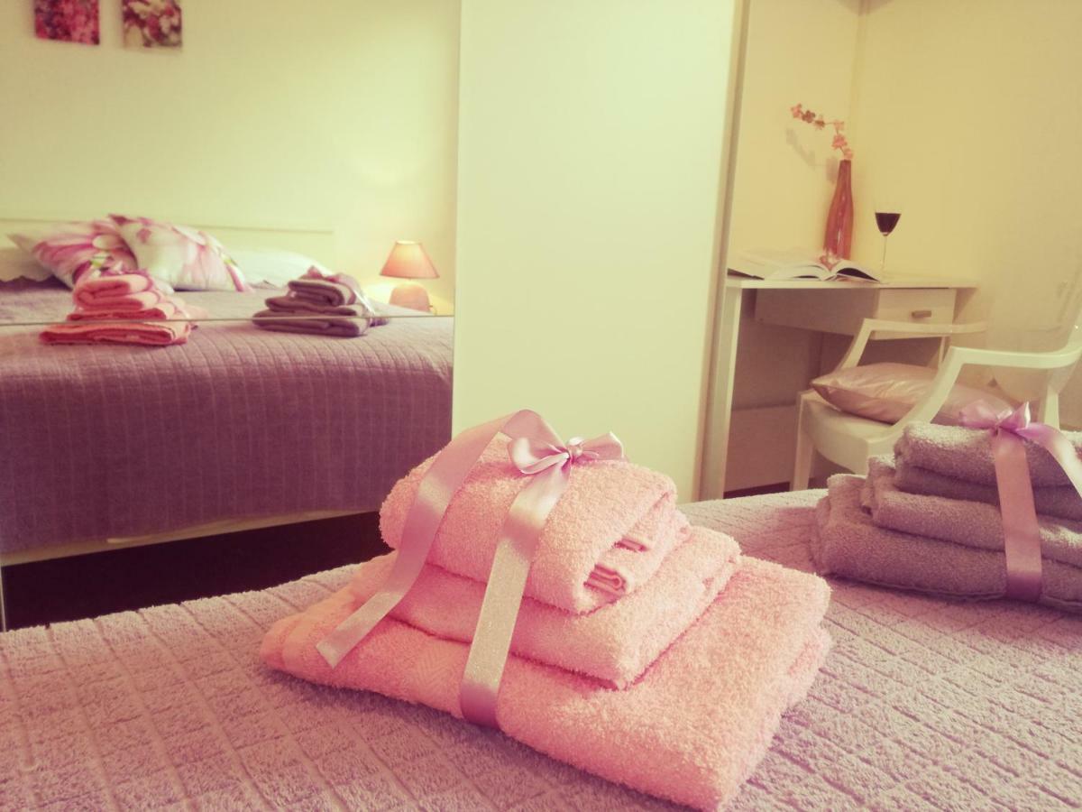 Room Kris With Private Entrance & Private Bathroom Vilanija Esterno foto