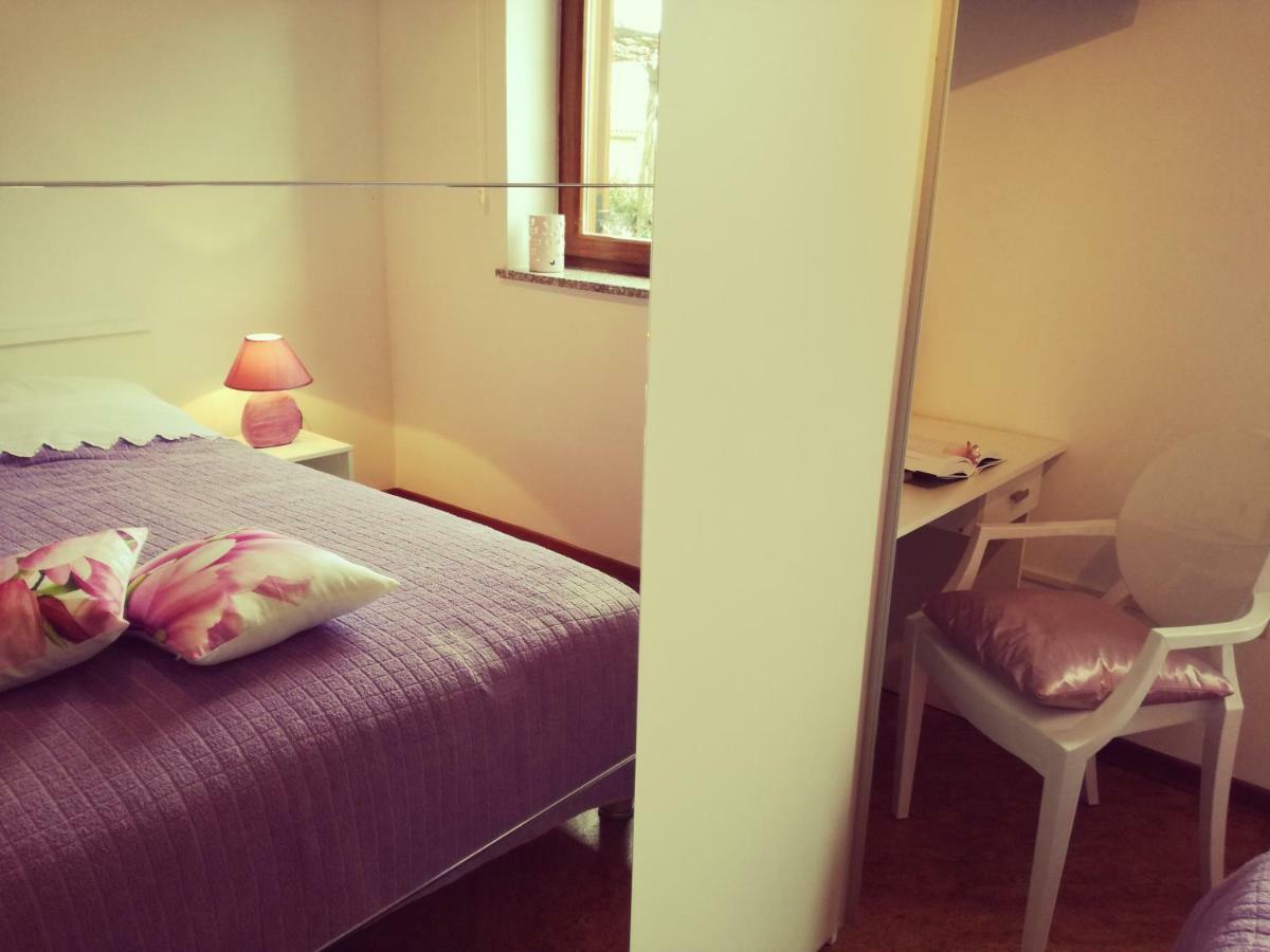 Room Kris With Private Entrance & Private Bathroom Vilanija Esterno foto