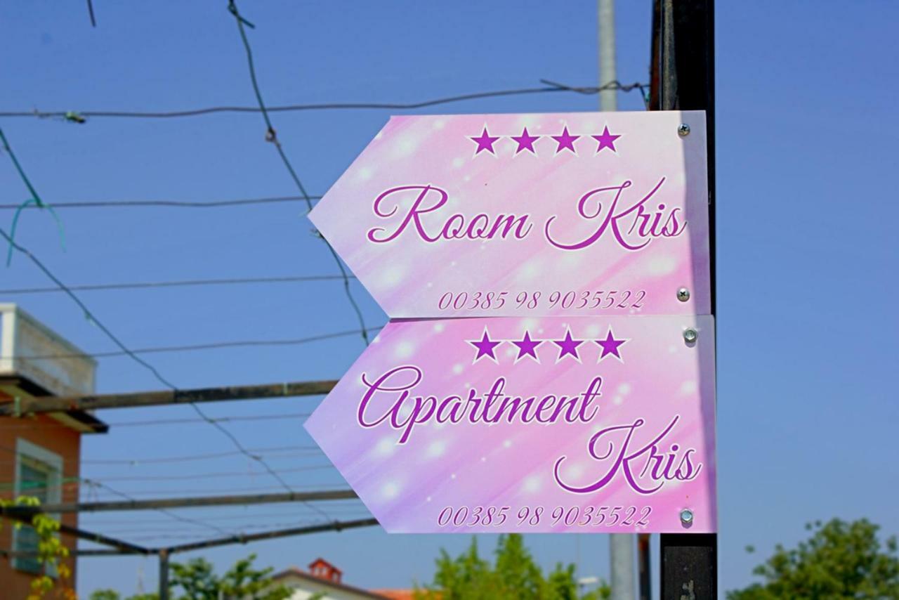 Room Kris With Private Entrance & Private Bathroom Vilanija Esterno foto